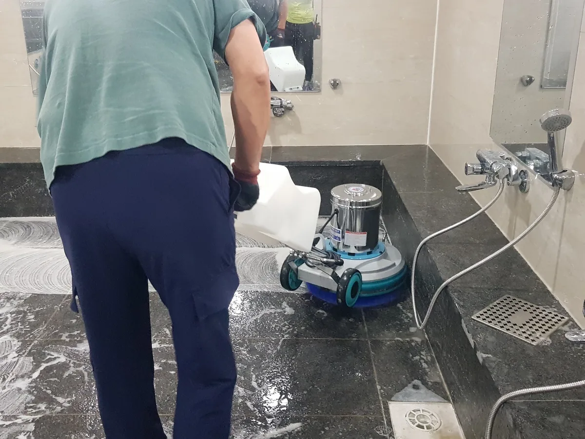 성남시 중원구 상대원동 찜질방 수전·샤워기 건식 사우나 위생청소 사례 - 행진크린